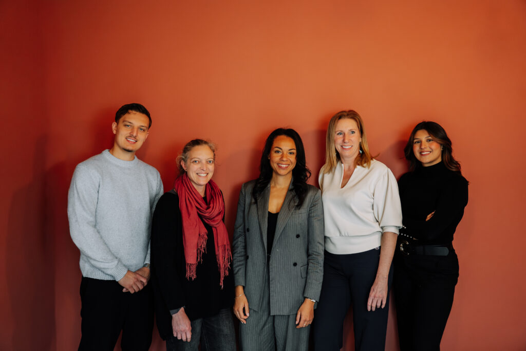 Équipe Pilo Assurances réunie dans les bureaux à Uccle